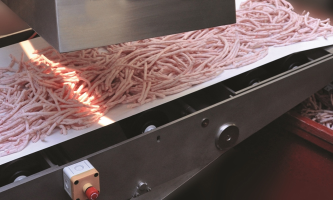 Meat preparation line for minced meat
